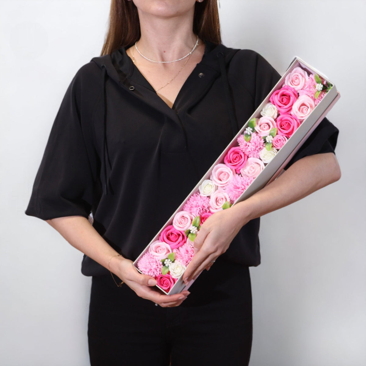 Baby Blessings – Roze Zeepbloemen in Geschenkdoos – 50 cm