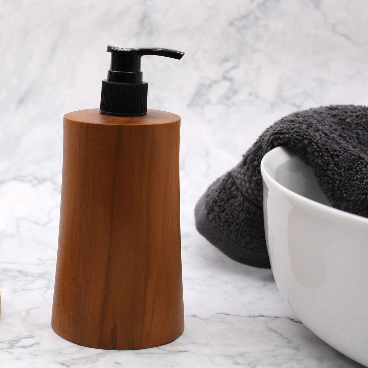 Zeepdispenser van Teakhout – Taps Model – Navulbaar