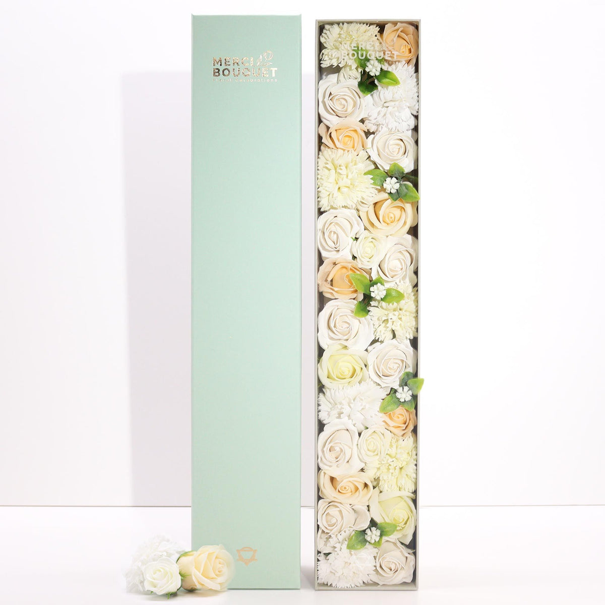 Wedding Blessings – Witte & Ivoorkleurige Zeepbloemen – 50 cm