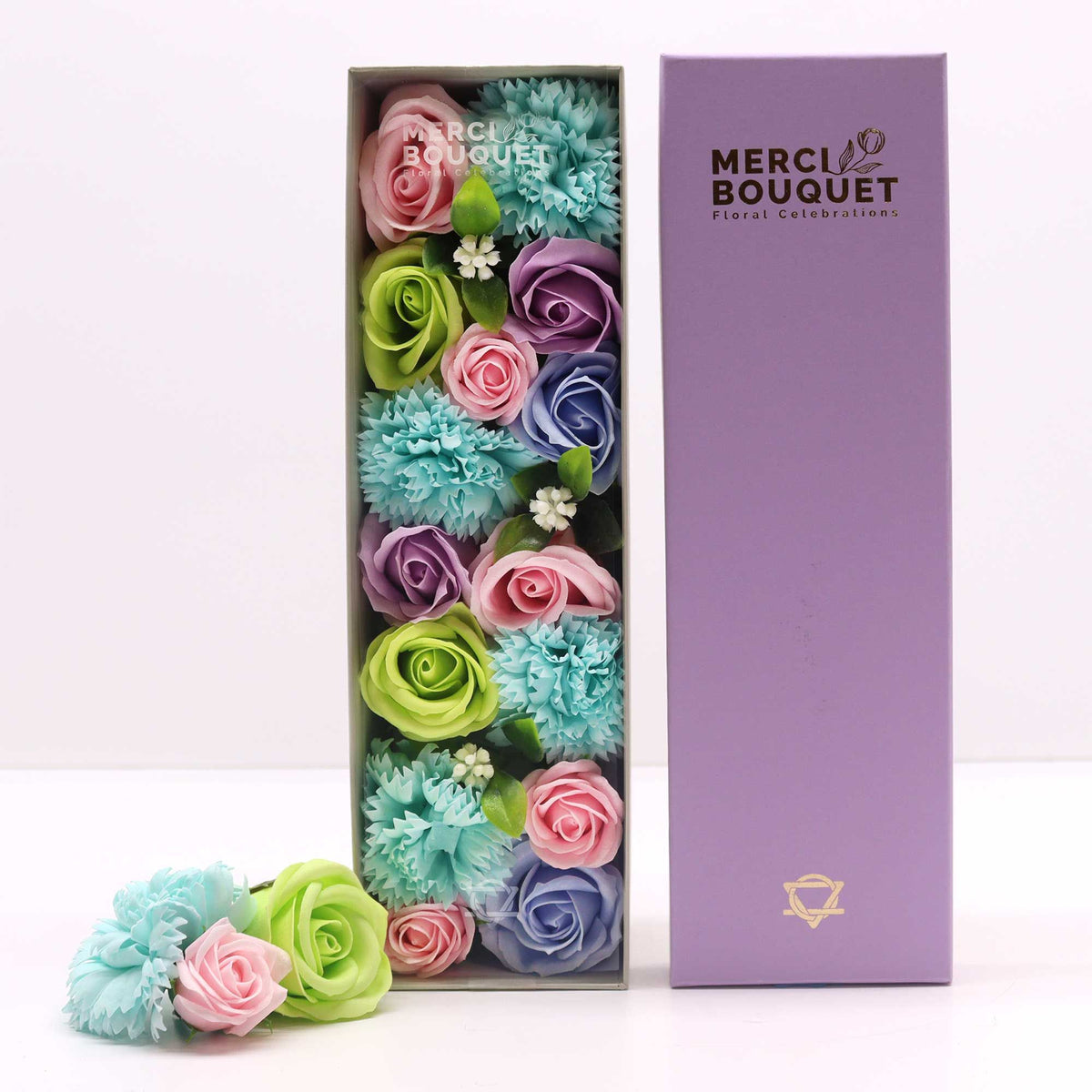 Baby Blessings – Blauwe Zeepbloemen in Geschenkdoos – 28 cm