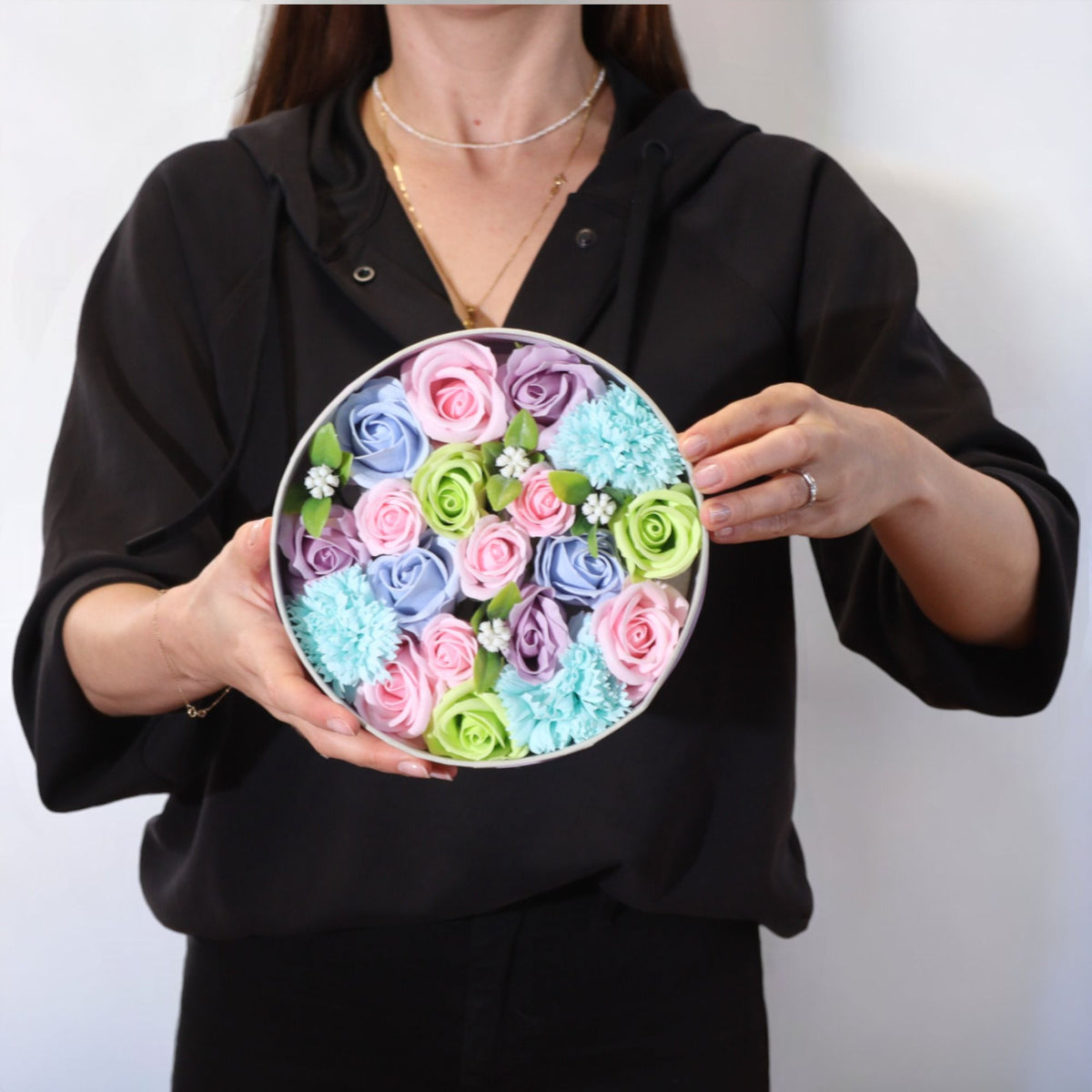 Baby Blessings – Blauwe Zeepbloemen in Ronde Geschenkdoos