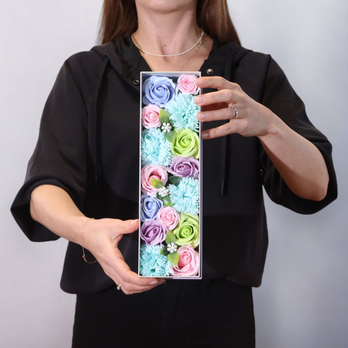 Baby Blessings – Blauwe Zeepbloemen in Geschenkdoos – 28 cm