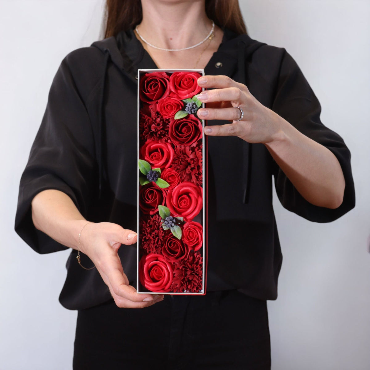 Classic Red Roses – Rode Zeepbloemen in Geschenkdoos – 28 cm