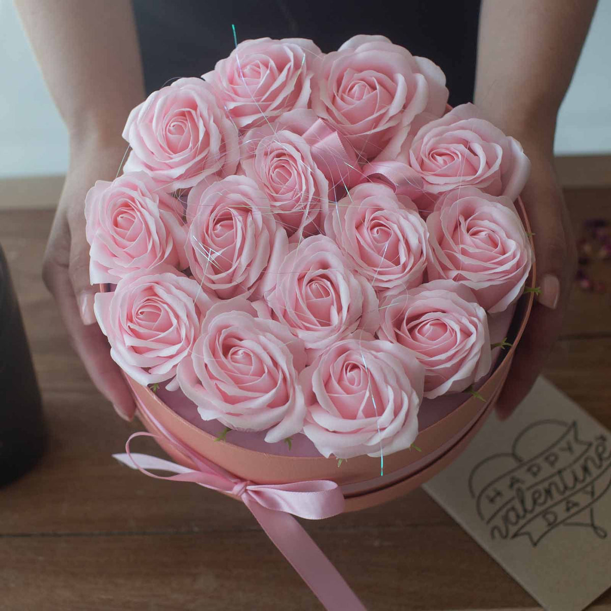 Zeepbloemen Geschenkboeket – 14 Roze Rozen