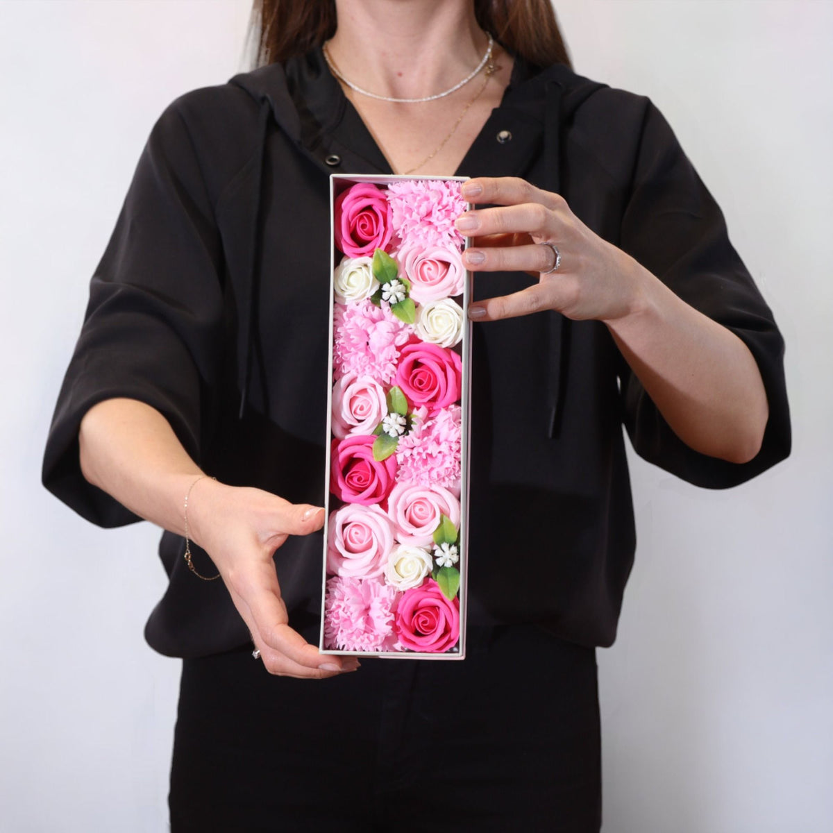 Baby Blessings – Roze Zeepbloemen in Geschenkdoos – 28 cm