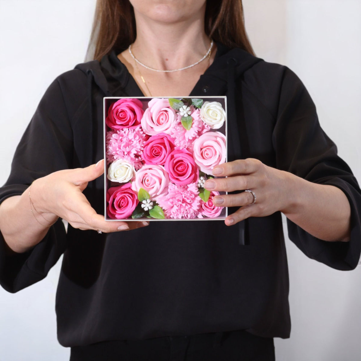 Baby Blessings – Roze Zeepbloemen in Geschenkdoos