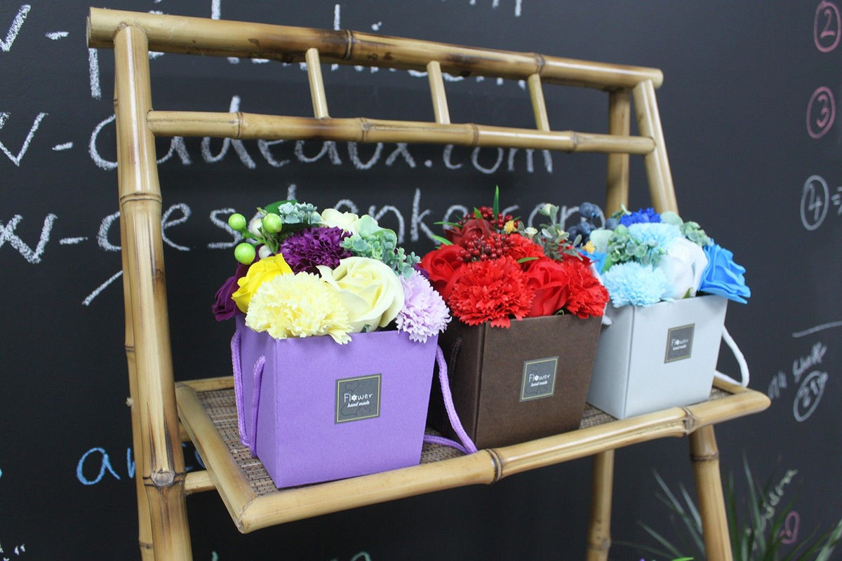 Zeepbloemen Boeket – Rode Rozen & Anjers