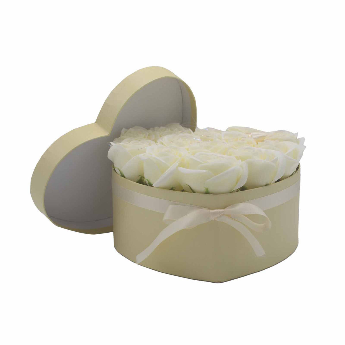 Zeepbloemen Geschenkboeket – 13 Crèmekleurige Rozen in Hartvorm