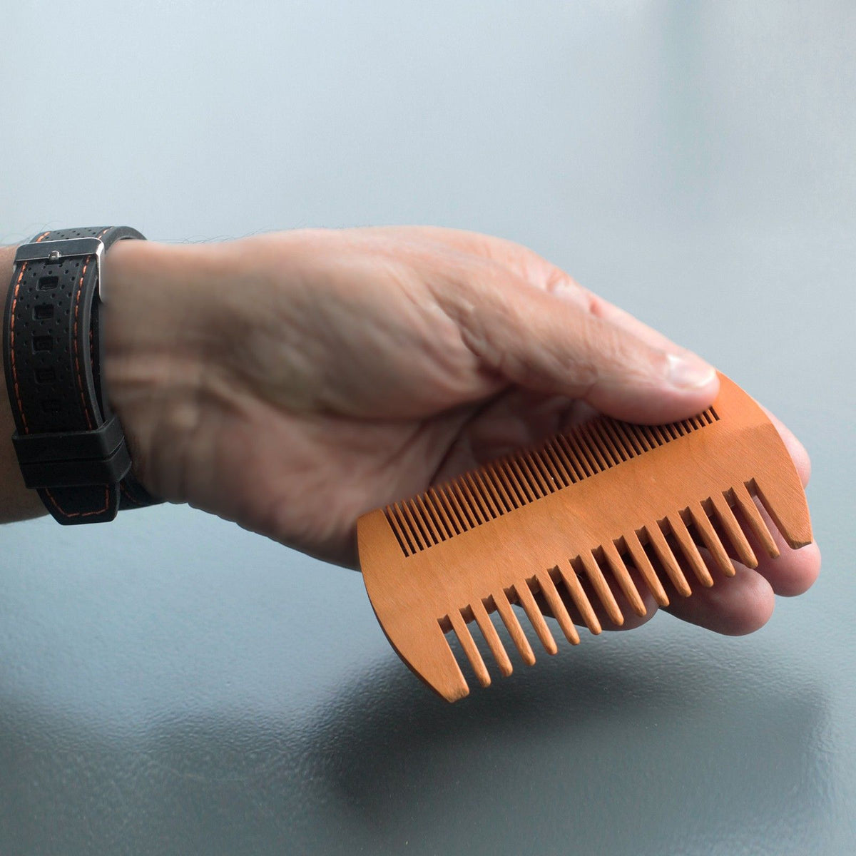 Dubbelzijdige Houten Baardkam – Perenhout